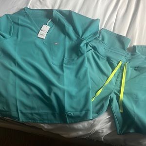 Figs in Cactus - XL Catarina scrub top and XLP Yola bottoms